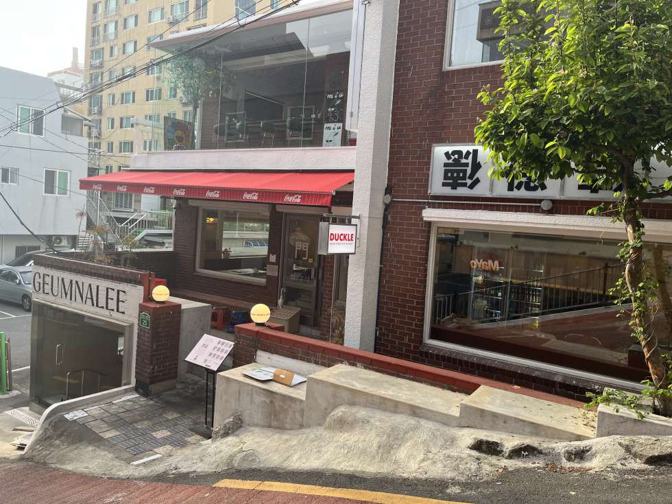 부산 부산진구 전포동 더퍼스트찬란한동 전포사잇길 메인상권 18평 + 테라스 有 매력적 상가 월세 매물번호 15810 사진 1