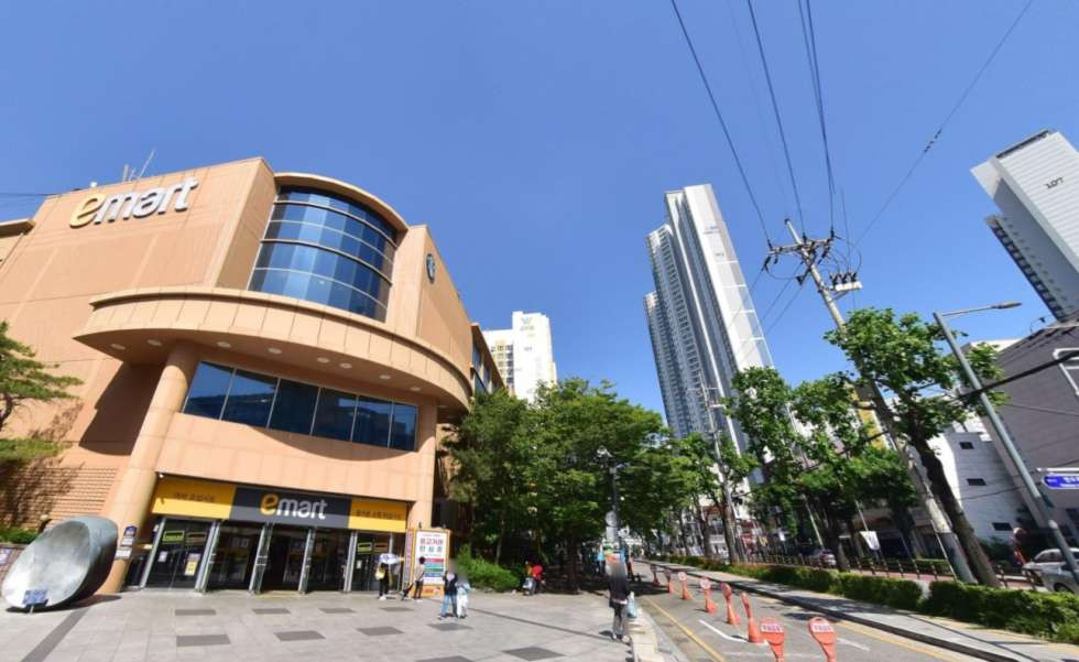 부산 연제구 연산동 연산 이마트 대단지 상권 1층 100평대 대형매장 주차 30대 완비 월세 매물번호 15819 사진 1