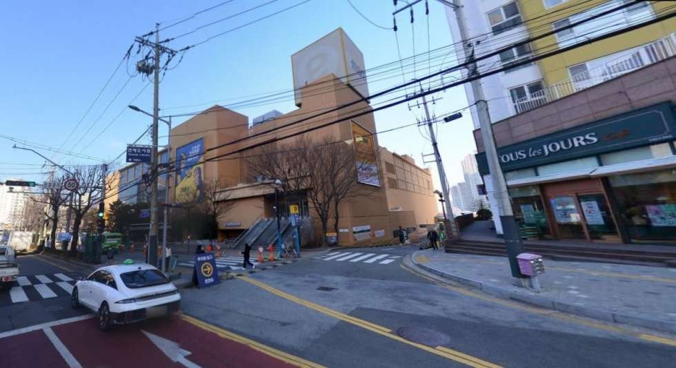 부산 연제구 연산동 연산 이마트 인접 대단지 밀집지역 신호등 앞 최고의 위치 월세 매물번호 15246 사진 1