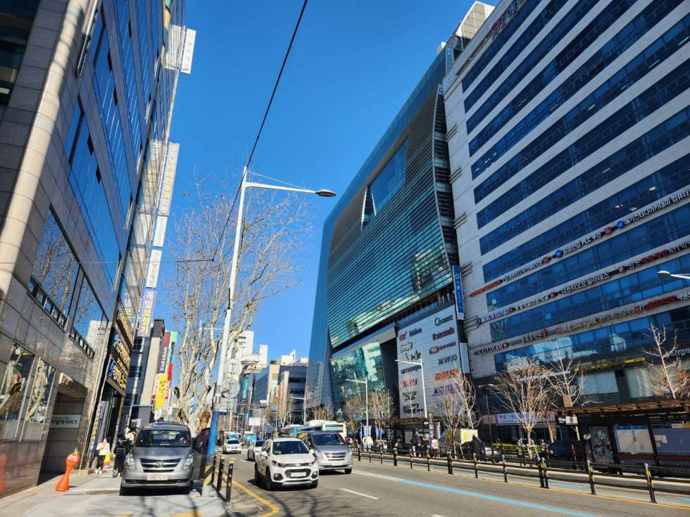 부산 부산진구 부전동 서면 대로변 / 서면역 바로 앞 / 실평수 약110평 월세 매물번호 10261 사진 2