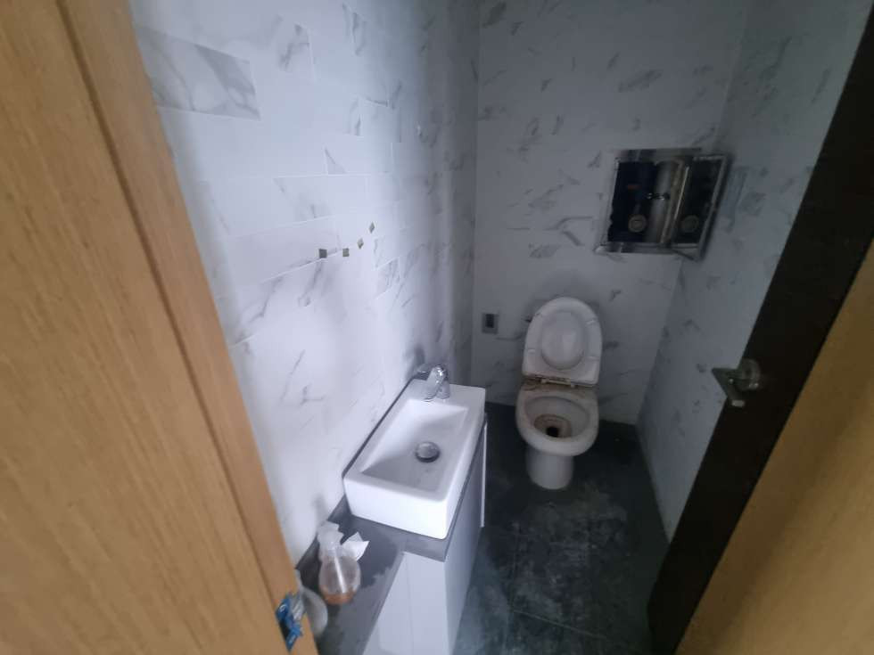 부산 부산진구 부전동 롯데백화점 옆 대로변 홍보효과 좋은 건물 5층 34평 / 4층 연층사용가능 월세 매물번호 15931 사진 7