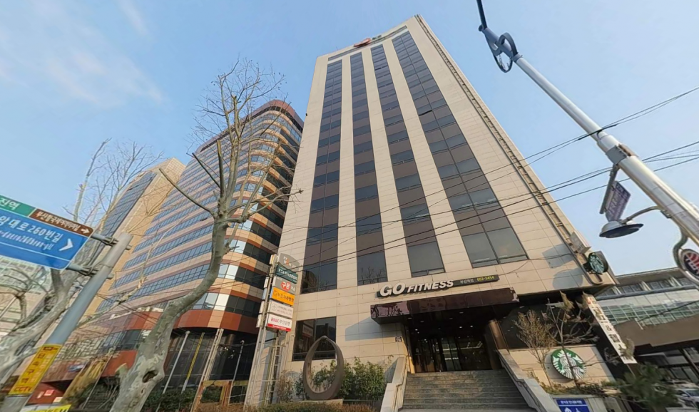 부산 동구 초량동 부산역 인근 대형 빌딩 내 업무시설, 전용 42평, 개방감 좋은 중형 사무실 월세 매물번호 13202 사진 1