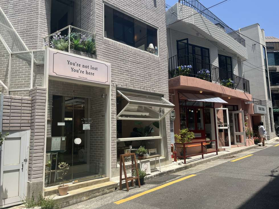 부산 부산진구 전포동 전포사잇길 메인상권 주택개조 +테라스 감각적인 35평 매장 월세 매물번호 15267 사진 1