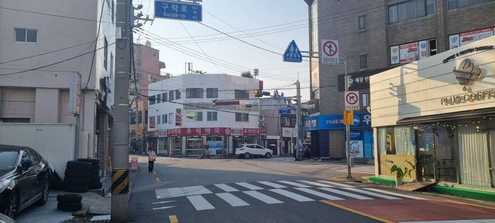 부산 수영구 수영동 수영동 1층 50평 유동 많은 사거리 독보적인 전면 양수양도 가능 월세 매물번호 15212 사진 1