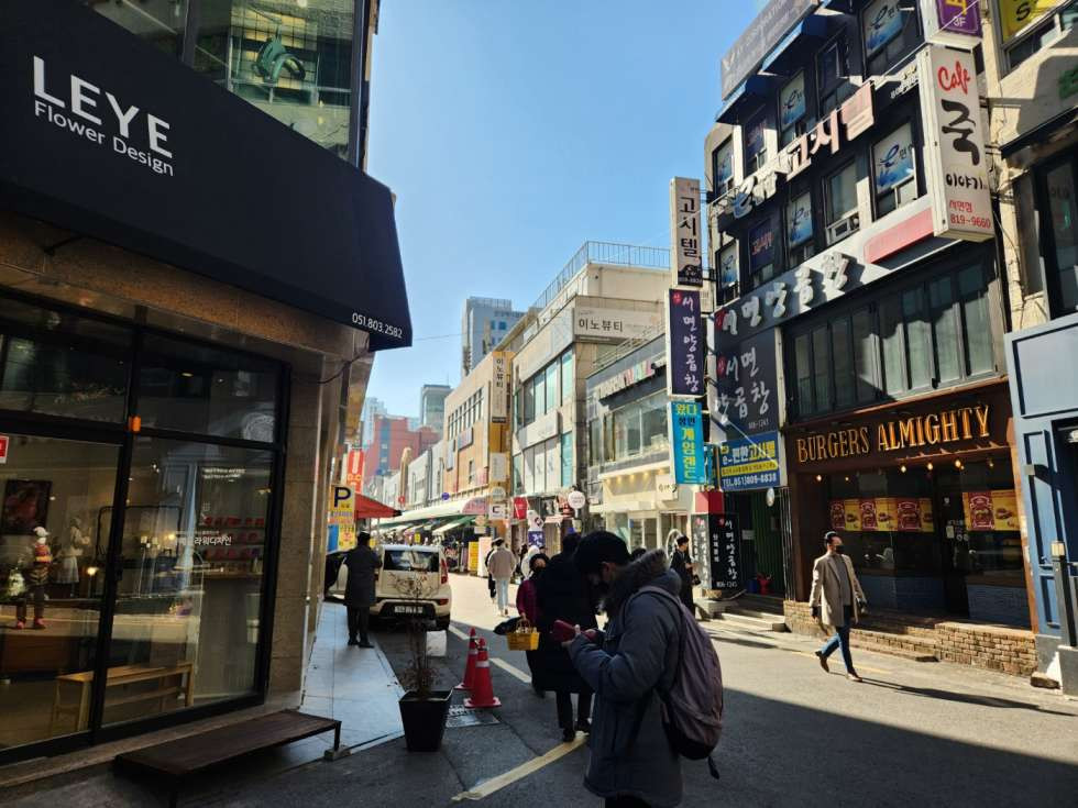 부산 부산진구 부전동 서면 스타벅스 부근 / 유동인구 많은 먹자골목 / 1인 네일샵, 카페 , 속눈썹 등 추천 / 권리금 급매 월세 매물번호 10287 사진 1