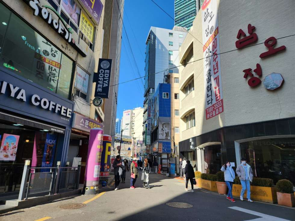 부산 부산진구 부전동 서면 스타벅스 부근 / 유동인구 많은 먹자골목 / 1인 네일샵, 카페 , 속눈썹 등 추천 / 권리금 급매 월세 매물번호 10287 사진 2
