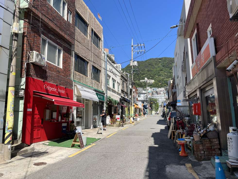 부산 부산진구 전포동 전포사잇길 귀한 30평 상가 넓은 전면 인지도 높은 매장 월세 매물번호 16076 사진 1