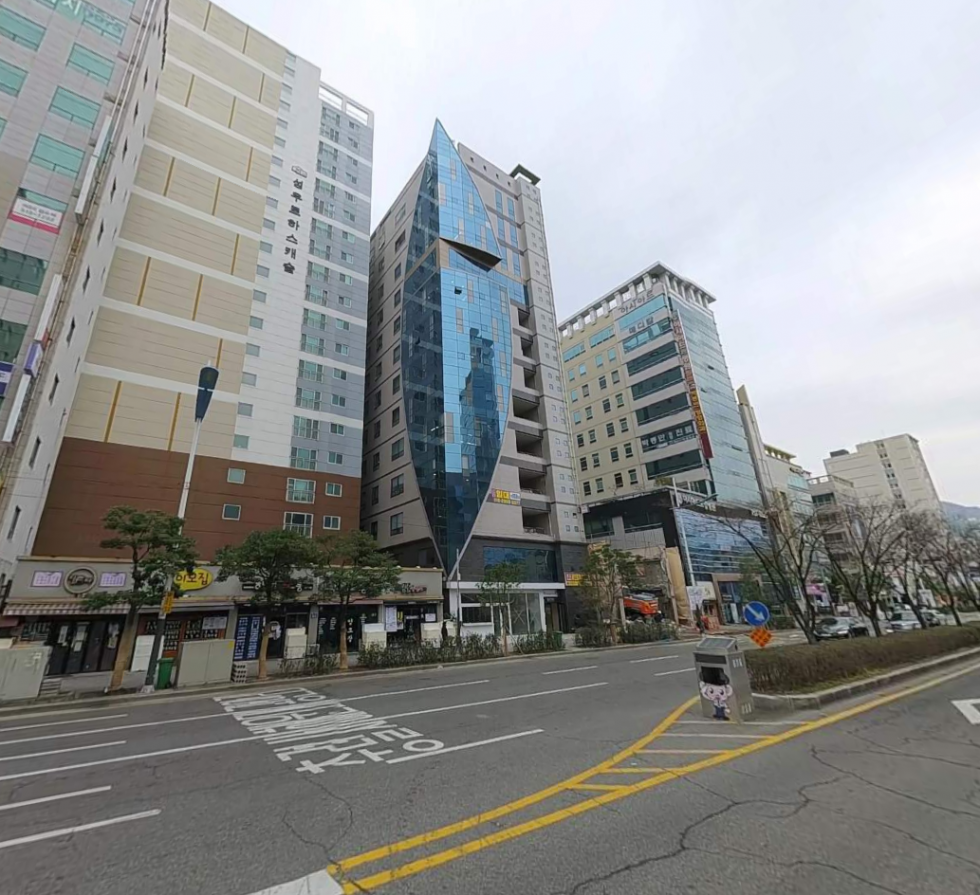 부산 연제구 연산동 연산역 역세권/17년도 신축 오피스 건물/10층 108평/내외부 시설 깔끔! 월세 매물번호 15607 사진 1