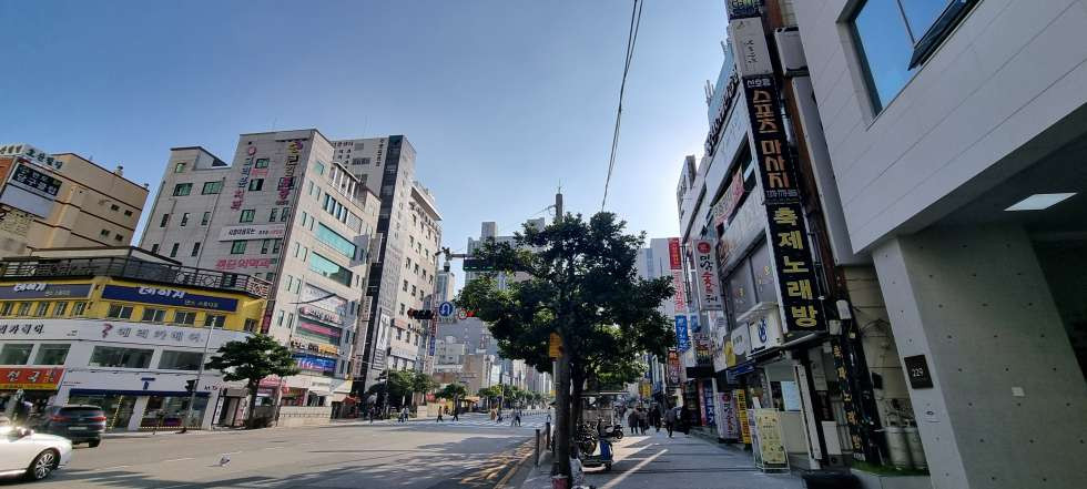 부산 동래구 온천동 미남로타리 대단지아파트 대로변 1층 30평 카페 베이커리 디저트 월세 매물번호 16136 사진 1