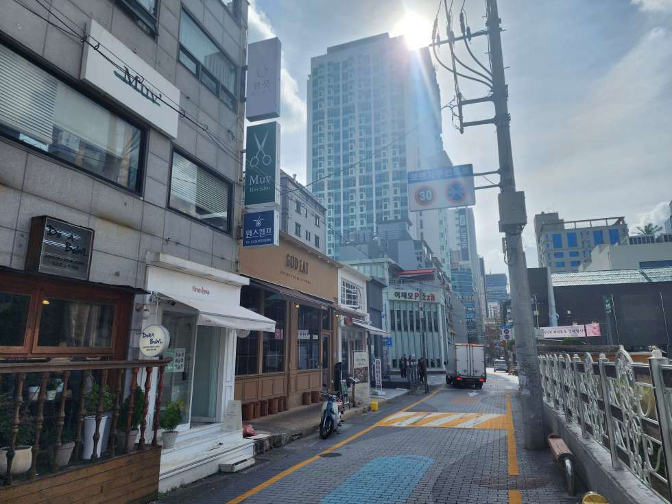 부산 부산진구 전포동 1동 카페거리 귀한 1층 12평 무권리 상가 임대 월세 매물번호 16166 사진 1