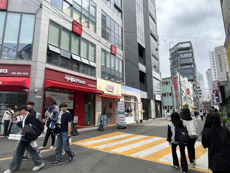 부산 부산진구 전포동 전포카페거리 핫플매장 밀집 상권 가성비 좋은 12평 상가 월세 매물번호 16192 사진 1