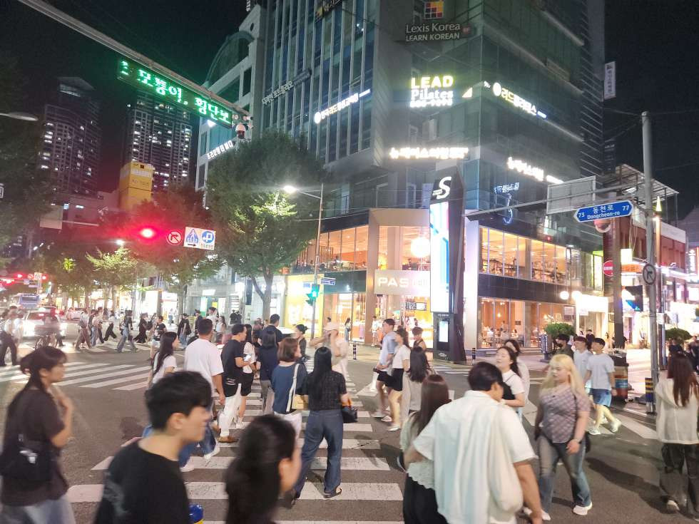 부산 부산진구 전포동 전포카페거리 메인상권 중심 약 23평 귀한 무권리 월세 매물번호 16200 사진 1