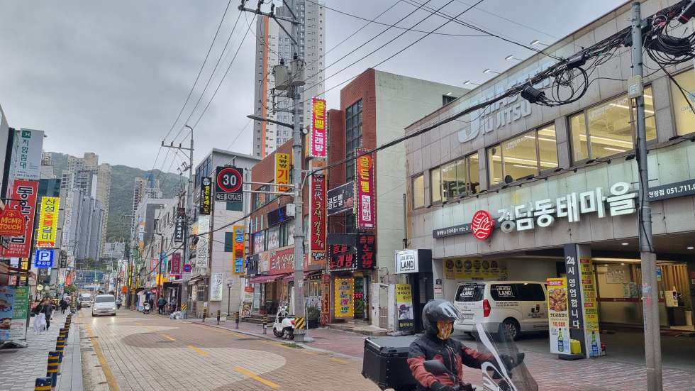 부산 동래구 온천동 국민은행 삼거리 2층 39평 뷰티업종 필라테스 사무실 월세 매물번호 16202 사진 1