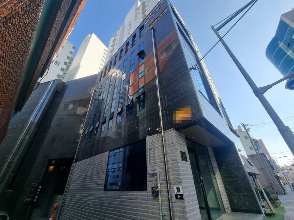 부산 금정구 장전동 장전동 온천4구역 인근 신축 건물 매매/현 건물 전체 공실. 회사 사옥, 동물 병원 등 용도 추천! 매매 매물번호 14762 사진 1