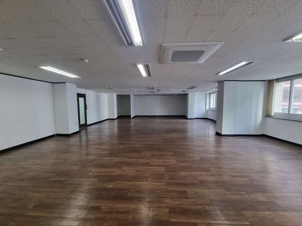 부산 동구 초량동 부산사무실. 부산역 인근 시설 깔끔한 중형 사무실 임대! 월세 매물번호 14399 사진 1