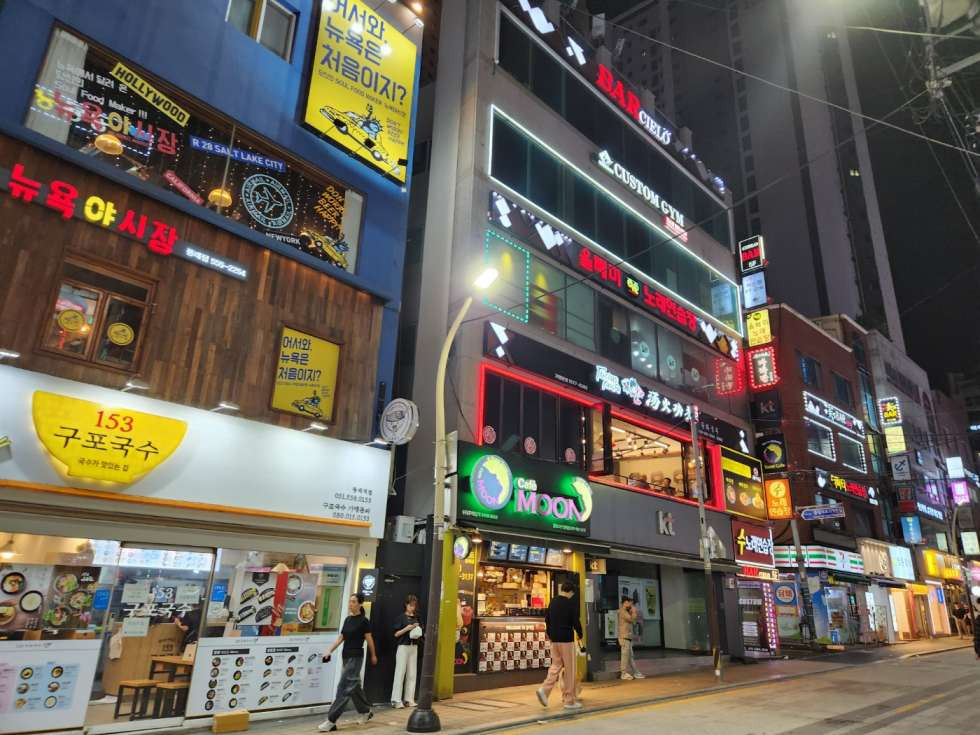 부산 동래구 명륜동 동래 메가마트 후문 원탁가라오케 양도/ 양수 월세 매물번호 16435 사진 1