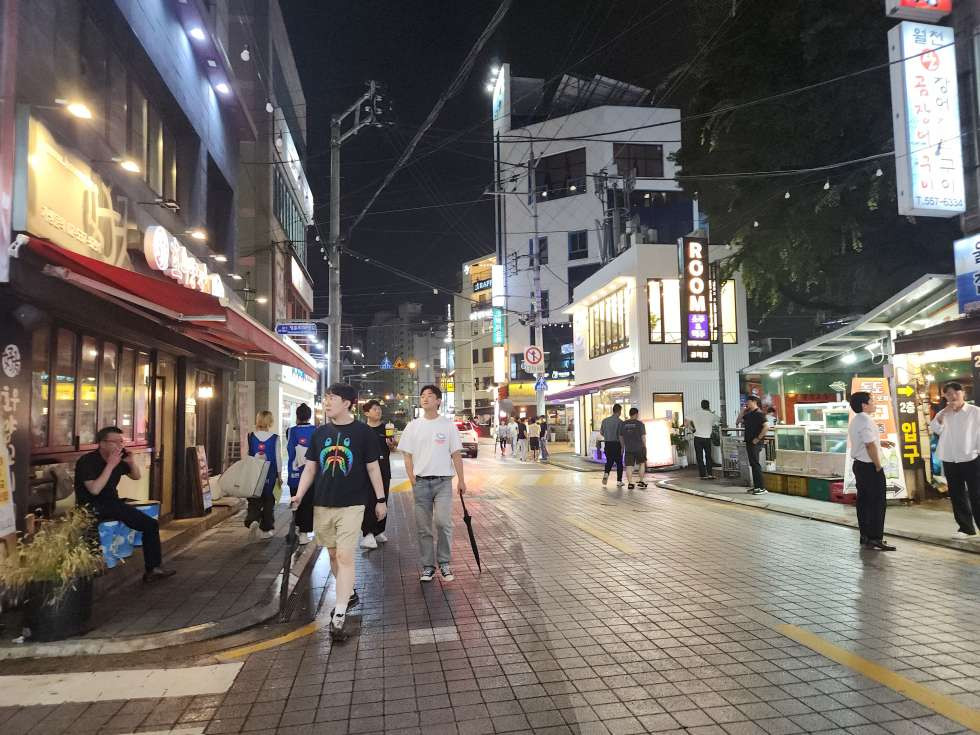 부산 동래구 명륜동 명륜1번가 핵심상권 중심 약 28평 + 실외 11평 총 39평 고기집, 이자카야 등 추천 월세 매물번호 13684 사진 3
