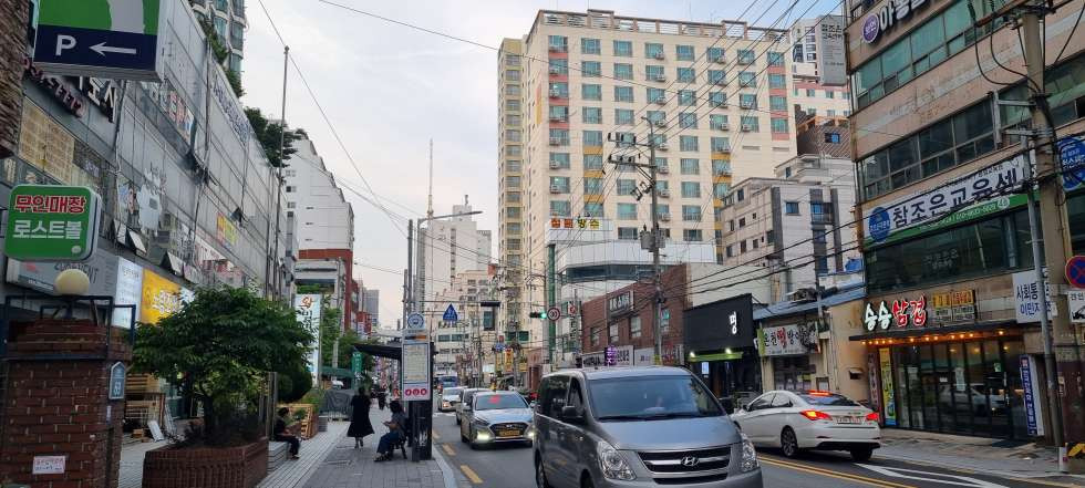부산 동래구 온천동 유락여중 인근 대로변 3층 40평 필라테스 PT 사무실 월세 매물번호 15944 사진 1