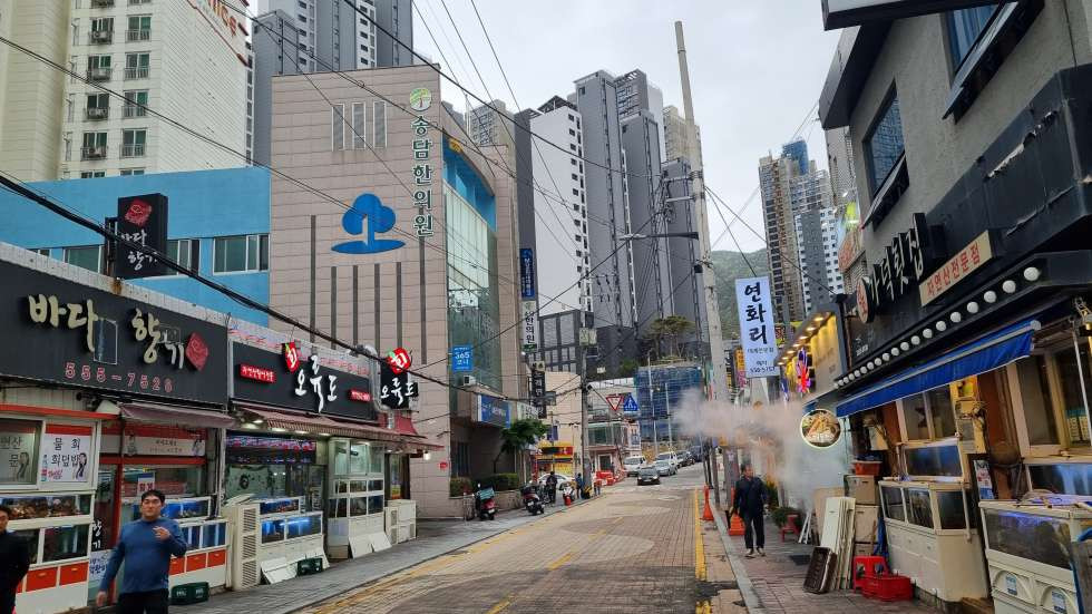 부산 동래구 온천동 온천래미안포레스티지 메인코너 2층 80평 미용실 병의원 월세 매물번호 16205 사진 1