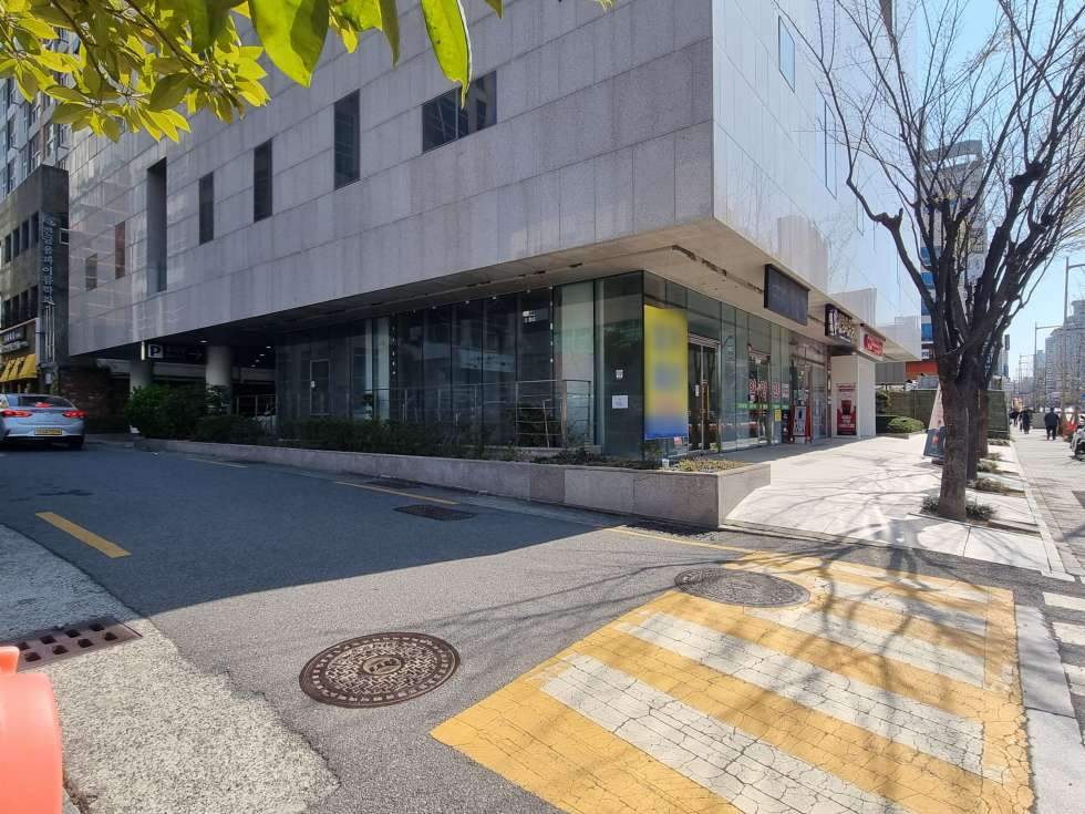 부산 연제구 연산동 새항운병원동 연산동대로변 대형병원 노출좋은 1층 무권리 상가 // 전용 약 16평 무권리 월세 매물번호 16590 사진 1