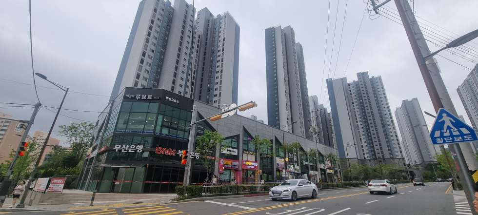 부산 동래구 온천동 온천초등학교 정문 사거리 코너 분할가능 주차O 월세 매물번호 16600 사진 1