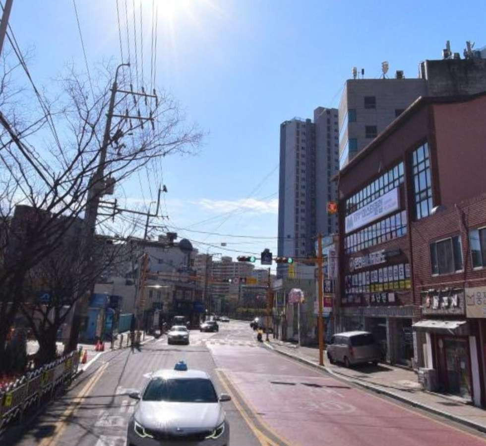 부산 동래구 온천동 온천초등학교 앞 대로변 코너자리 주차O 유동인구 많음 월세 매물번호 16604 사진 1