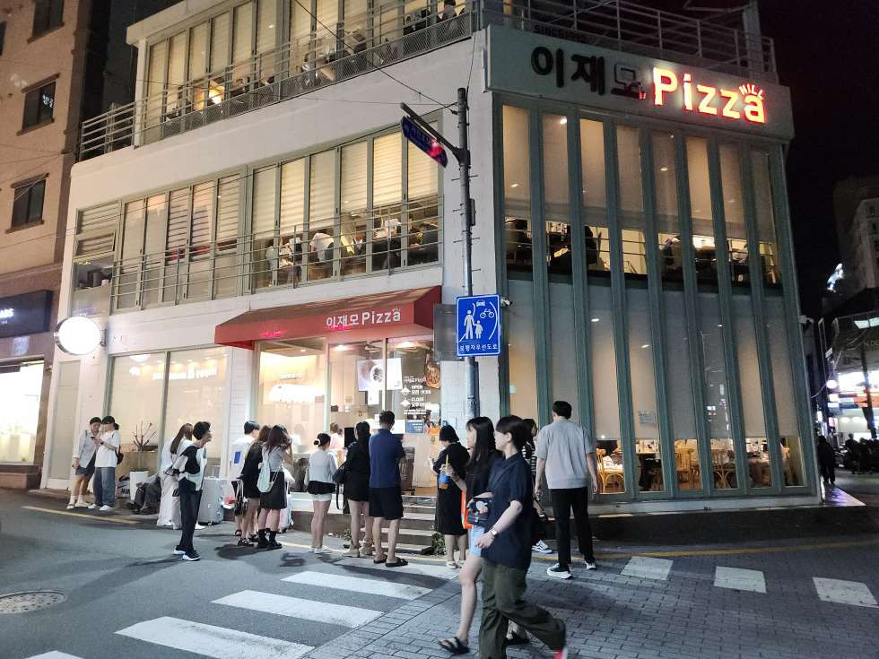 부산 부산진구 전포동 1동 전포카페거리 메인상권 중심 전면 좋음 약 15평 +창고3평 월세 매물번호 16328 사진 1