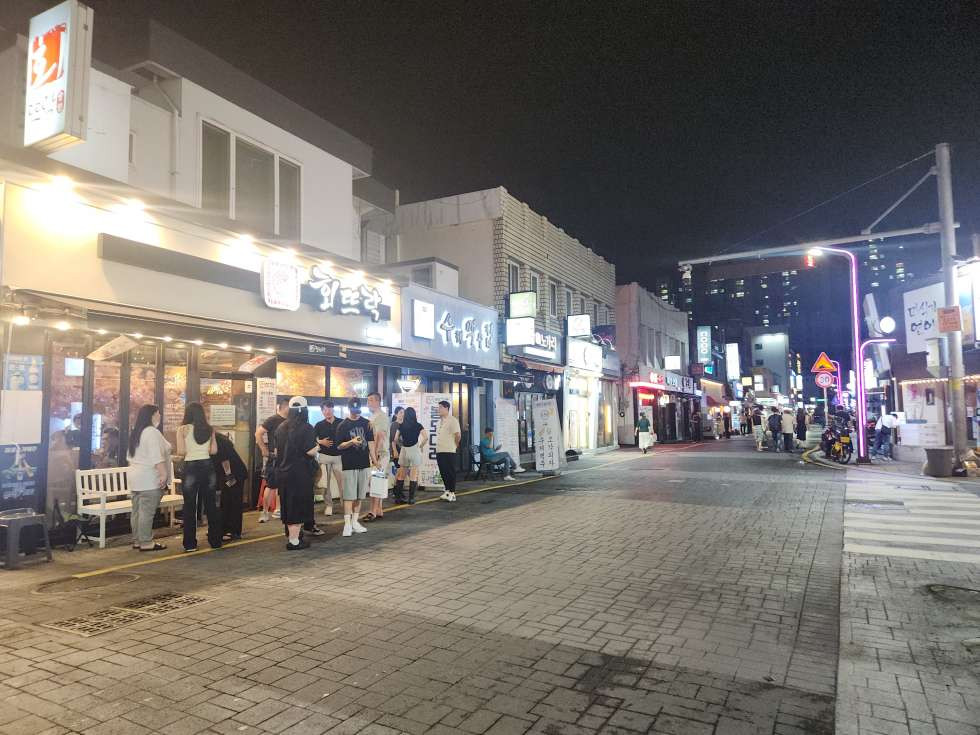 부산 연제구 연산동 연산동 술집상권 근방 유동많음 실평수 약 30평 월세 매물번호 16113 사진 1