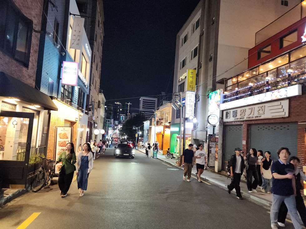 부산 부산진구 전포동 1동 전포 카페거리 1층 메인 중심 약 30평 월세 매물번호 16956 사진 1
