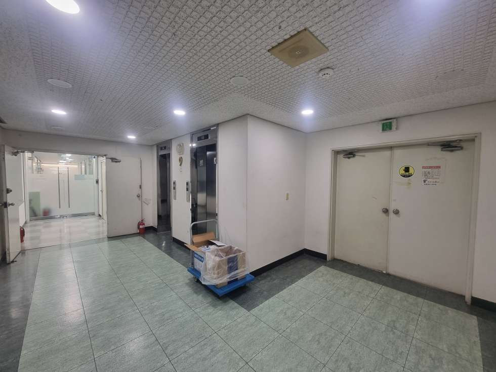 부산 연제구 연산동 부산시청 인근, 대로변 접근성 좋은 사무실 9층 전용 32평 주차용이 월세 매물번호 16965 사진 1