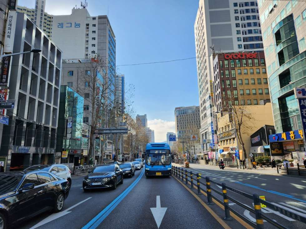 부산 부산진구 부전동 서면 부전시장 대로변 / 실평수 약25평 / 깔끔한 사무실 월세 매물번호 10239 사진 1