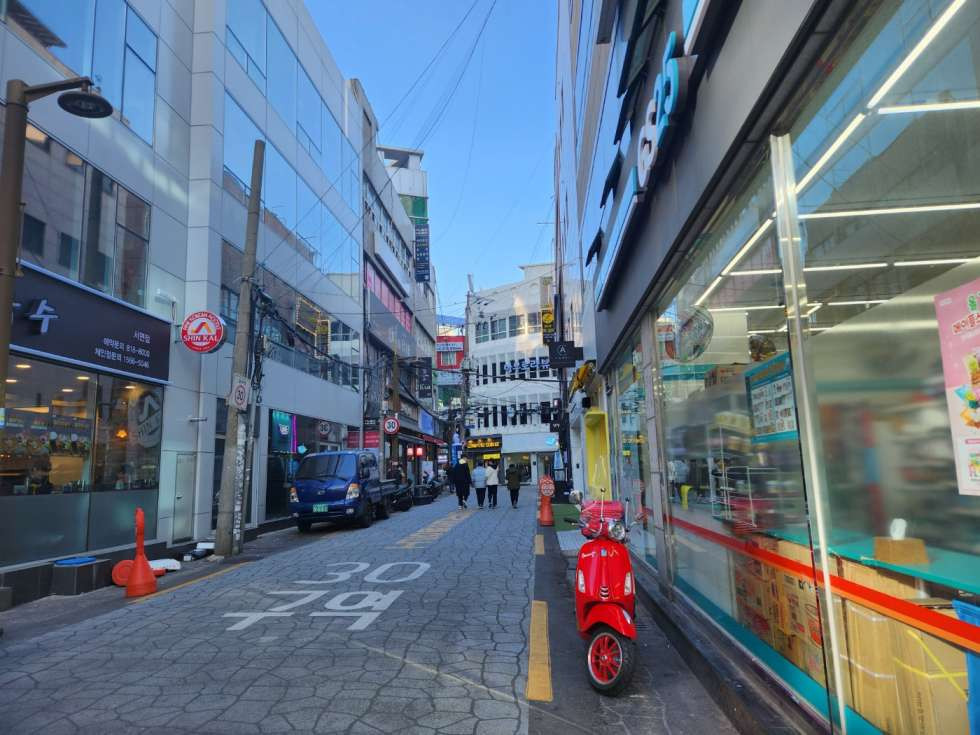 부산 부산진구 부전동 서면 대로변 코너 상가 2층 실평수 40평 광고효과 좋음 유동인구 바글바글 월세 매물번호 10375 사진 1