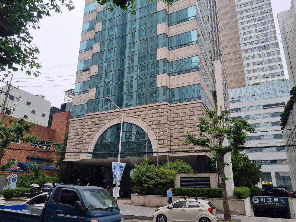 부산 동구 범일동 조방앞 관리상태 좋은 오피스빌딩 7층 전용 28평 소형 사무실 월세 매물번호 17042 사진 1