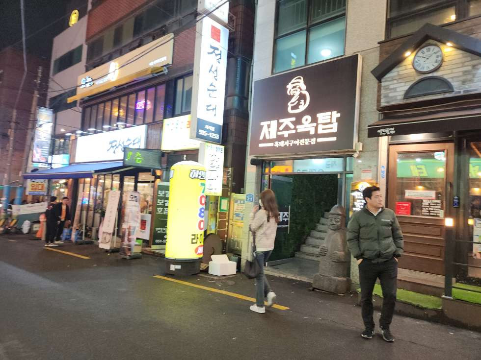 부산 동래구 사직동 사직운동장 맞은편 메인상권 중심 1층 약 38평 월세 매물번호 17081 사진 1