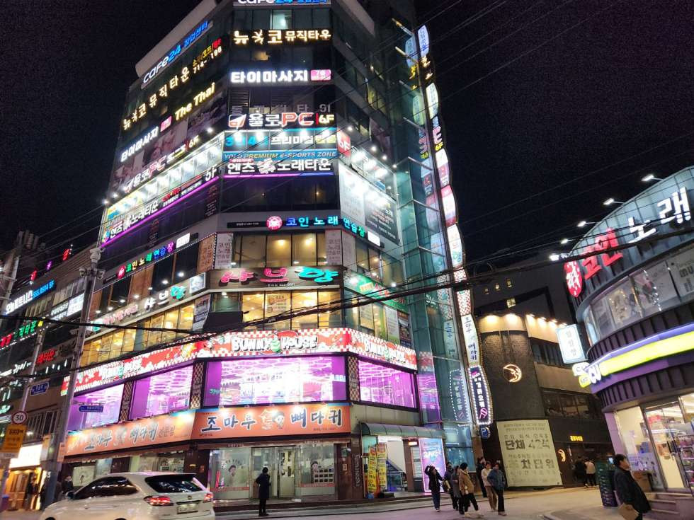 부산 동래구 명륜동 명륜동 동래구청 메인상권 중심 1층 약 40평 월세 매물번호 16793 사진 1