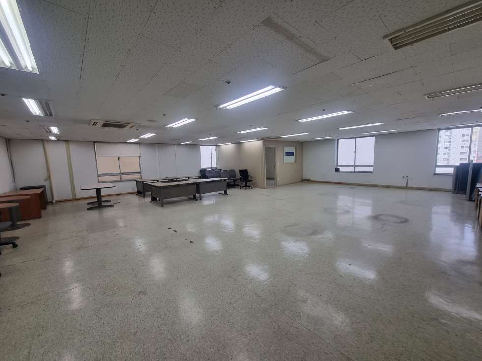 부산 부산진구 부전동 서면역 인근 오피스 건물. 전용 36평 시설 깔끔한 사무실 임대. 월세 매물번호 14833 사진 1