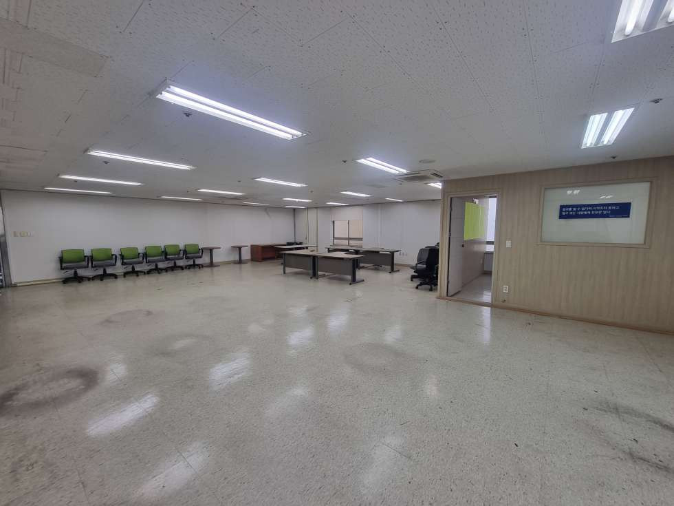 부산 부산진구 부전동 서면역 인근 오피스 건물. 전용 36평 시설 깔끔한 사무실 임대. 월세 매물번호 14833 사진 2