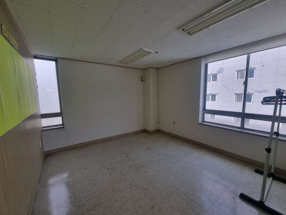 부산 부산진구 부전동 서면역 인근 오피스 건물. 전용 36평 시설 깔끔한 사무실 임대. 월세 매물번호 14833 사진 3