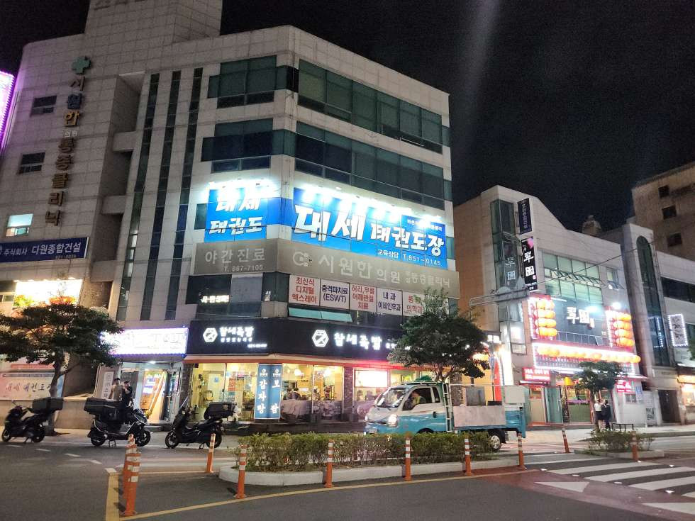 부산 연제구 거제동 시청 회전교차로 부근 메인상권 중심 1층 약 28평 월세 매물번호 17174 사진 1