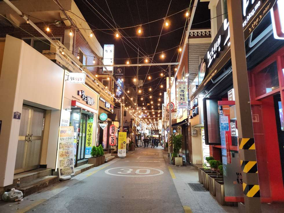 부산 연제구 연산동 주건축물제1동 소소길 상권 중심 1층 약 17평 + 야외 테라스 4평 총 21평 월세 매물번호 17176 사진 1