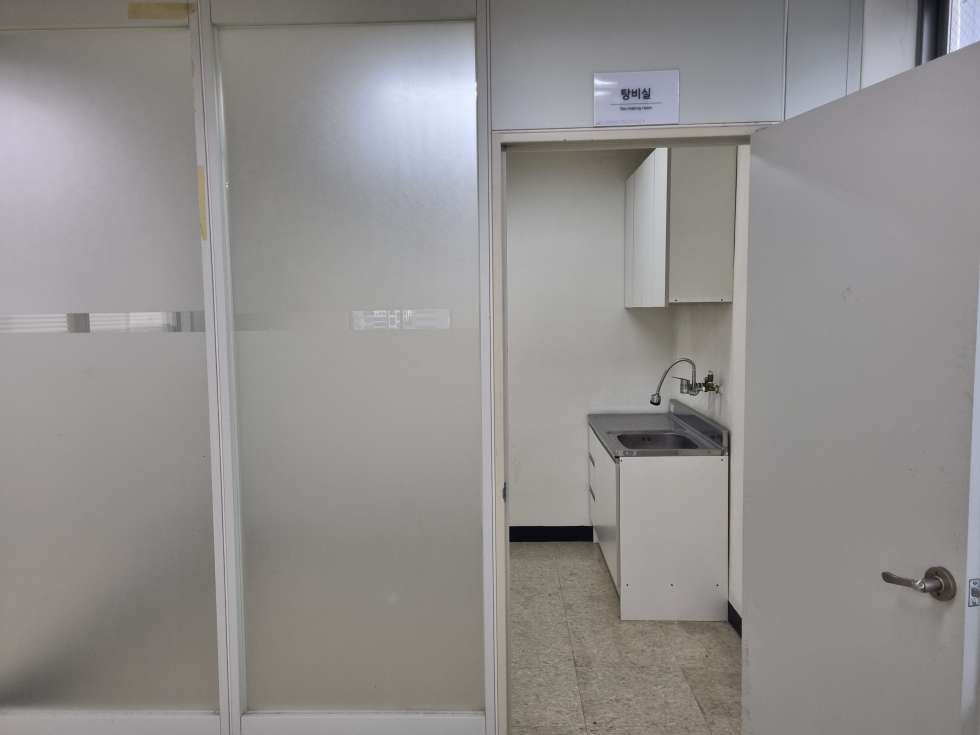 부산 부산진구 부전동 서면 오피스빌딩 전용 66평 사무실임대 내부 룸 4칸, 탕비실 완비 월세 매물번호 17165 사진 3