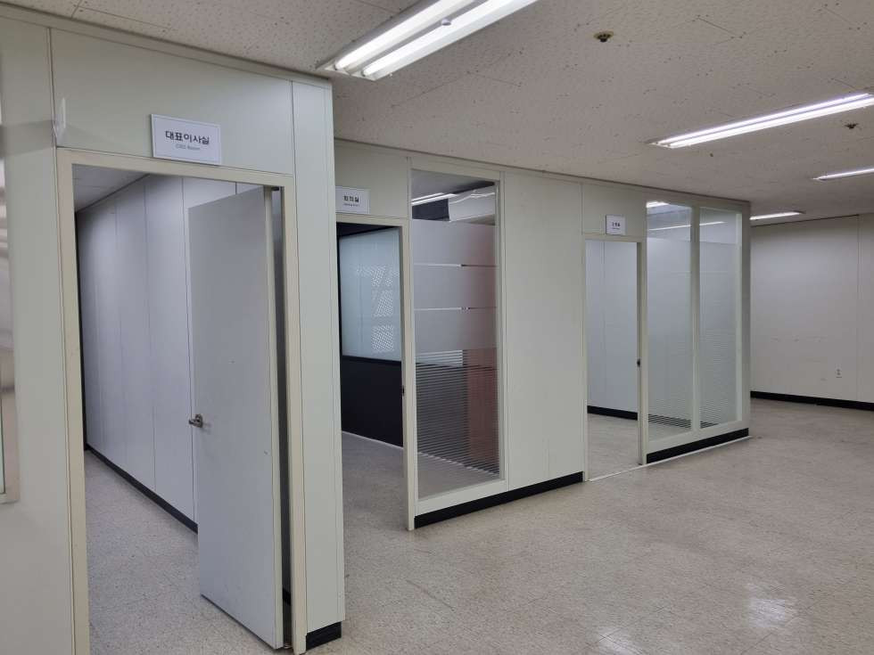 부산 부산진구 부전동 서면 오피스빌딩 전용 66평 사무실임대 내부 룸 4칸, 탕비실 완비 월세 매물번호 17165 사진 4