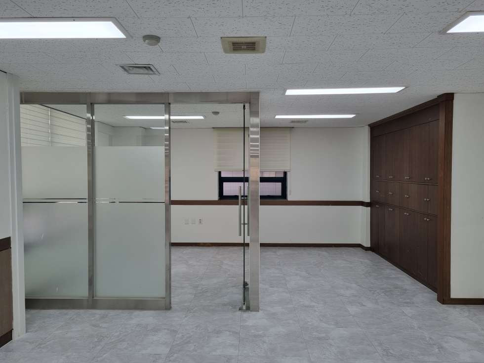 부산 연제구 연산동 연산역 대로변 접근성 좋은 오피스, 10층 47평 내부 룸 3칸 공간분리 월세 매물번호 16970 사진 2