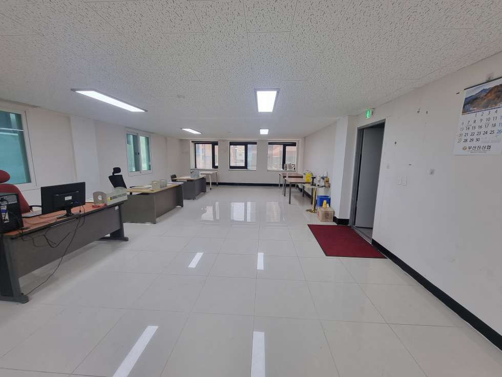 부산 동구 초량동 부산역 인근 내부 깔끔한 사무실 임대. 사진有 임대료 저렴! 엘베o 월세 매물번호 12066 사진 1