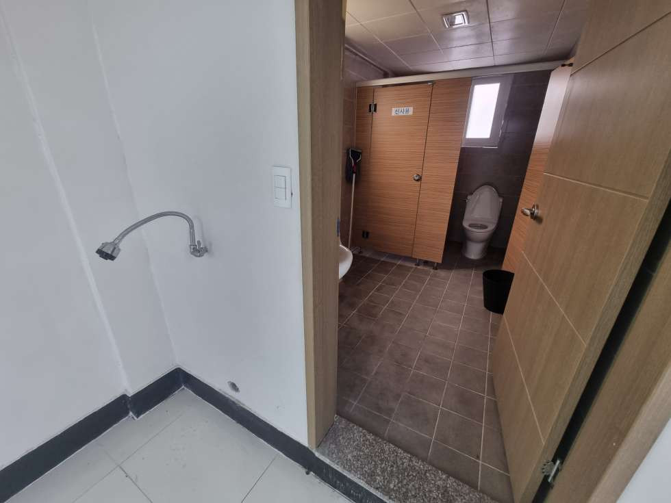 부산 동구 초량동 부산역 인근 내부 깔끔한 사무실 임대. 사진有 임대료 저렴! 엘베o 월세 매물번호 12066 사진 2