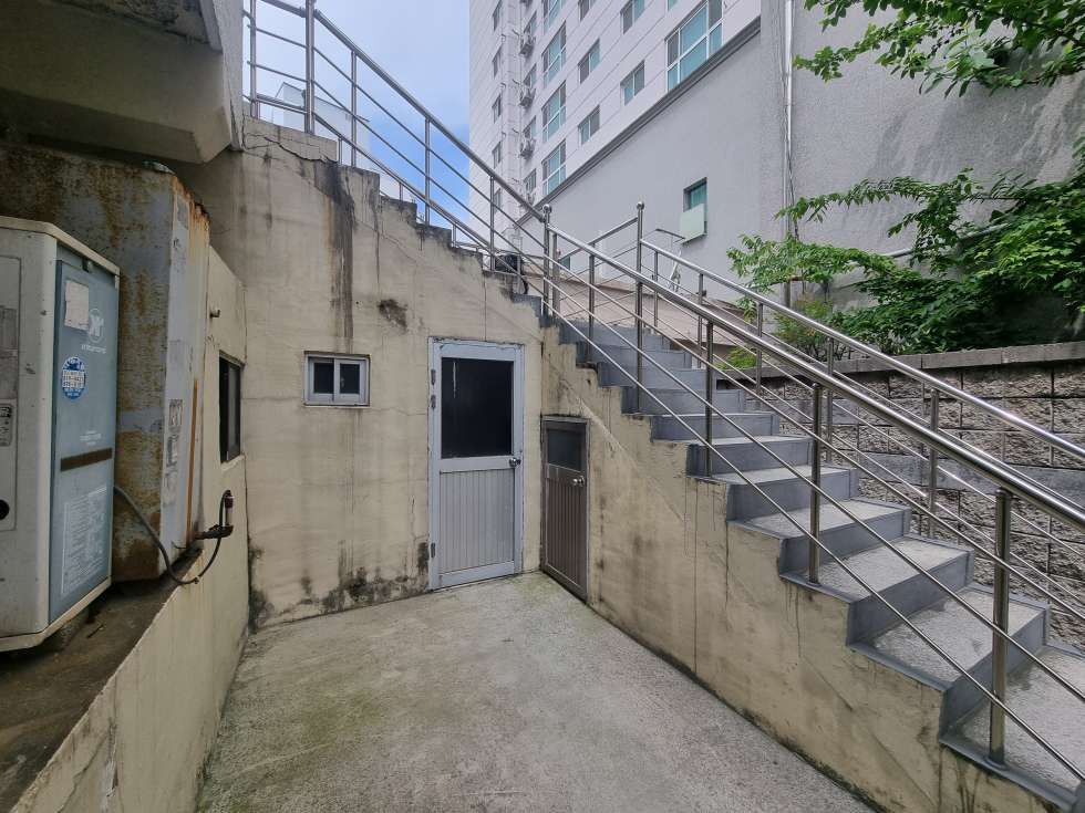 부산 연제구 연산동 연제구청 앞 대로변 노출좋은 상가 1층 15평 월세 매물번호 17220 사진 4