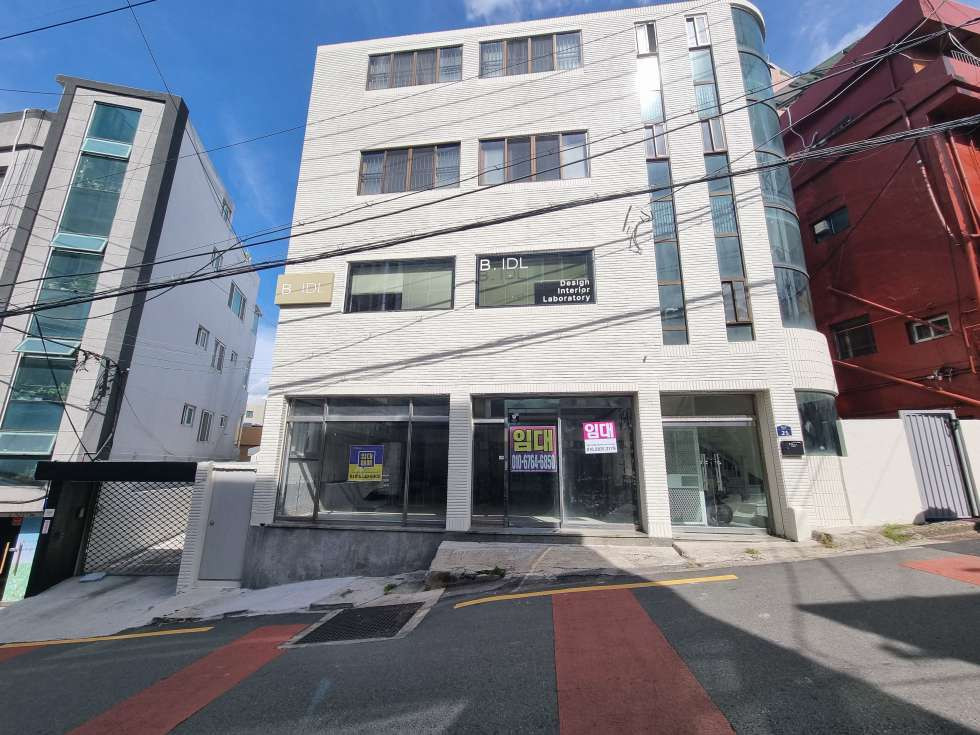 부산 부산진구 양정동 양정동 대학상권, 건물 리모델링 후 첫 입점 1층 28평 무권리 상가 월세 매물번호 16909 사진 1