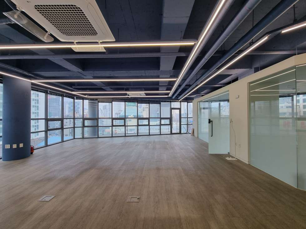 부산 부산진구 전포동 전포역 역세권 약 80평 병의원, 사무실, 학원 등 추천 인테리어 완비 월세 매물번호 14882 사진 1