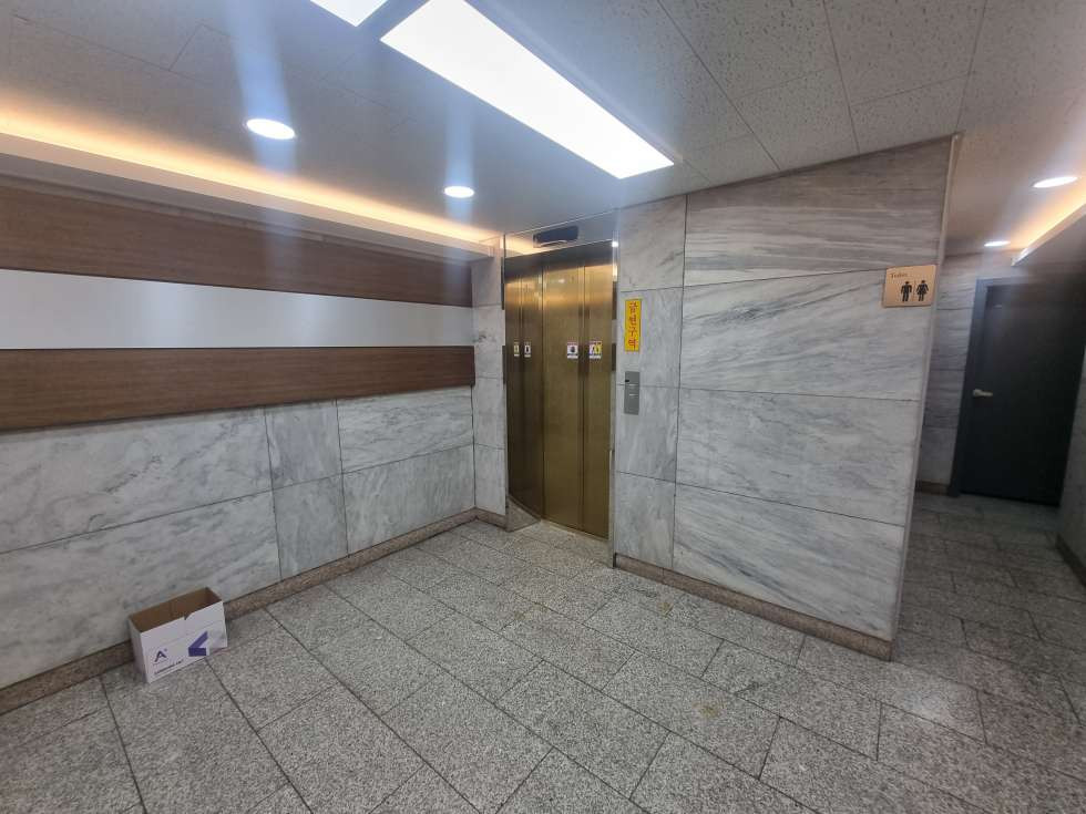 부산 중구 중앙동4가 중앙역 인근, 깨끗한 소형 사무실. 월세 매물번호 12102 사진 2
