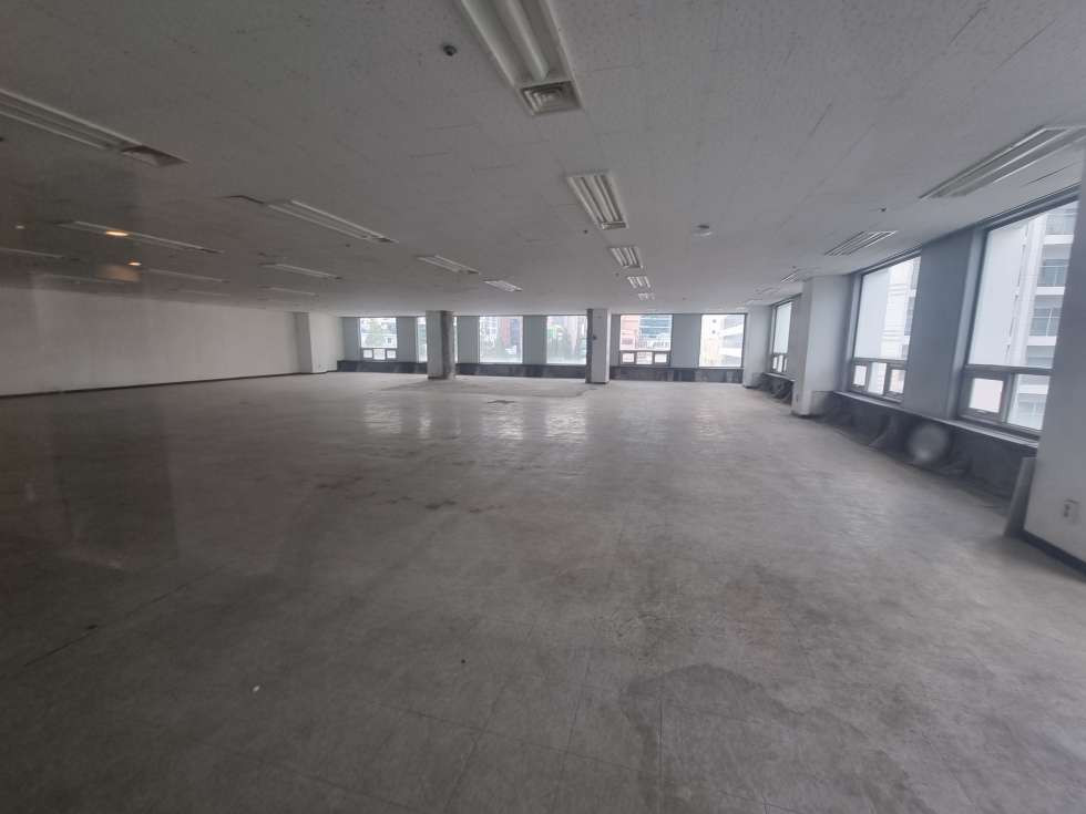 부산 중구 중앙동6가 롯데백화점 인근 전용 315평 대형상가! 남포역/중앙역 역세권! 학원,병의원,사무실,주간보호센터 등 크게 하실분 강추! 월세 매물번호 13279 사진 2